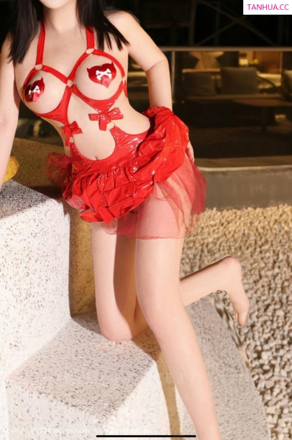   [XiuRen]高清写真图 2024.10.31 No.9376 小薯条nienie 丝袜美腿第79张图片